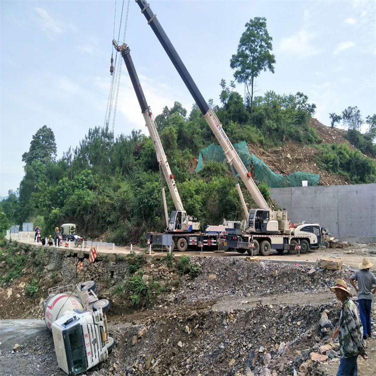 畅好乡汽车掉沟里叫吊车救援要多少钱